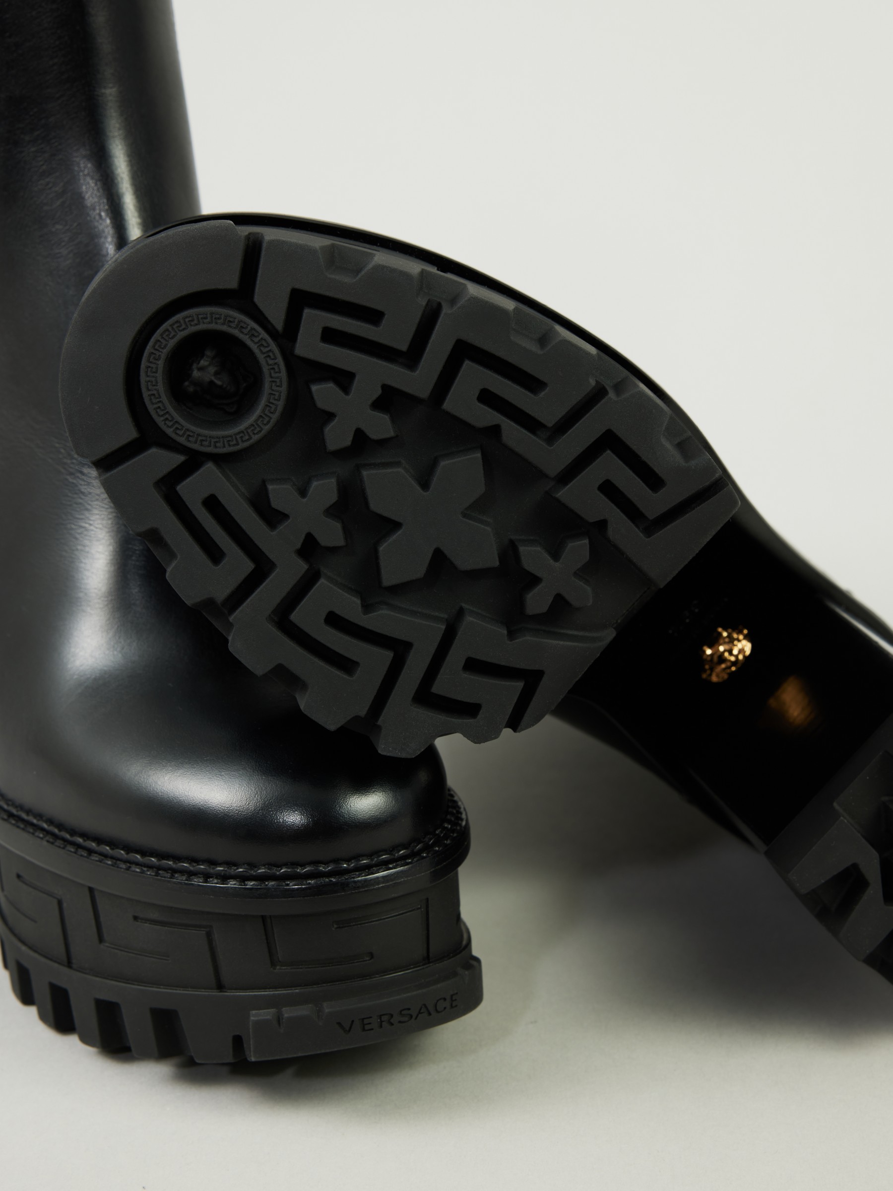 dwaas Verhogen Sicilië Versace Ankle boots 'Greca Labyrinth' Black | Chelsea & Ankle Boots