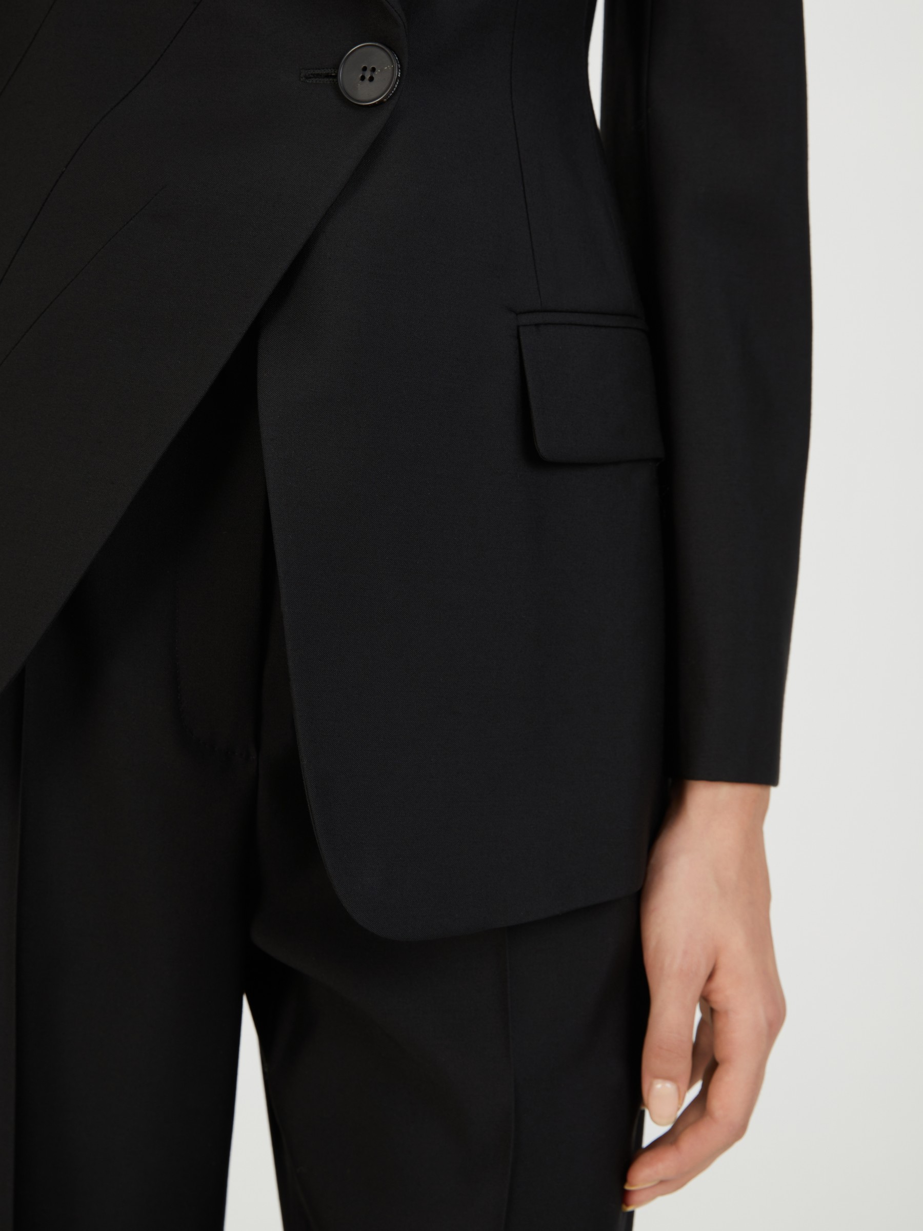 Alexander McQueen Black Jacket In Thin Crepe With Pointed