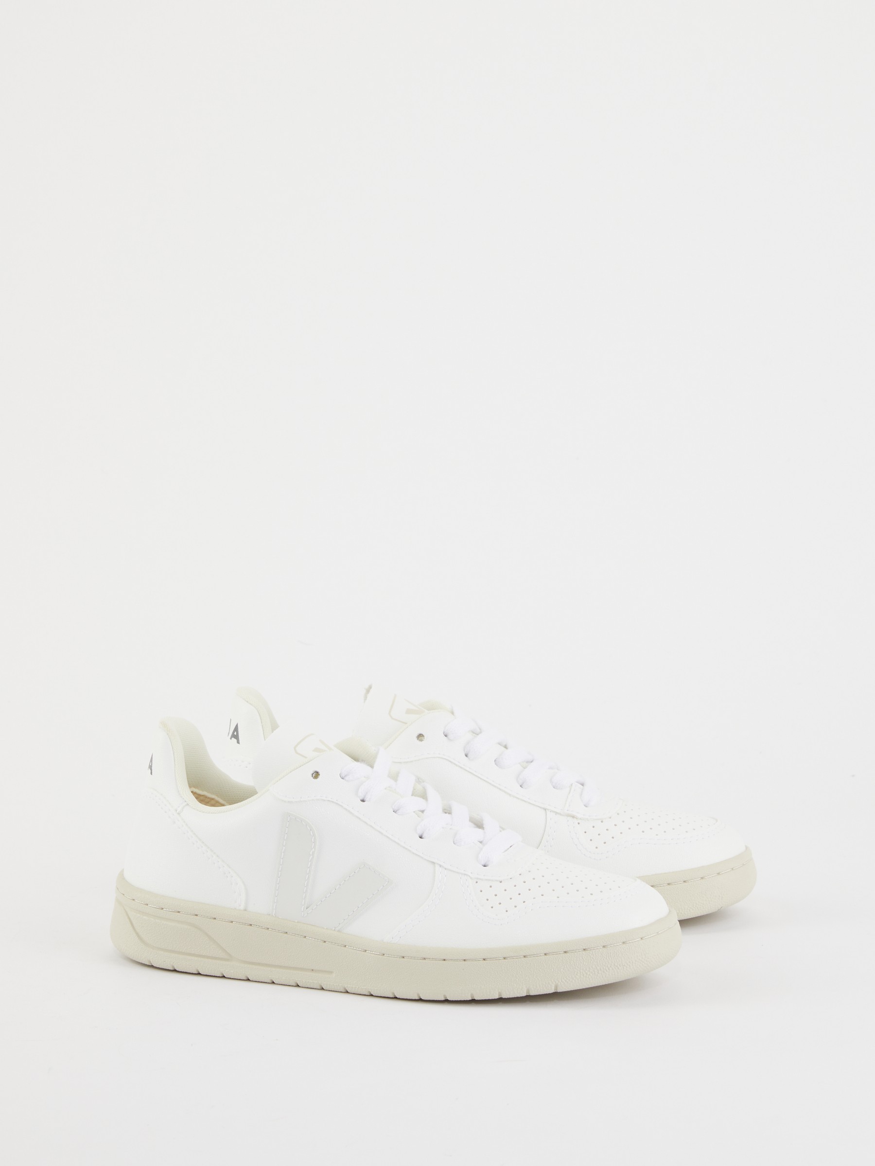 Veja on sale sneakers iconic