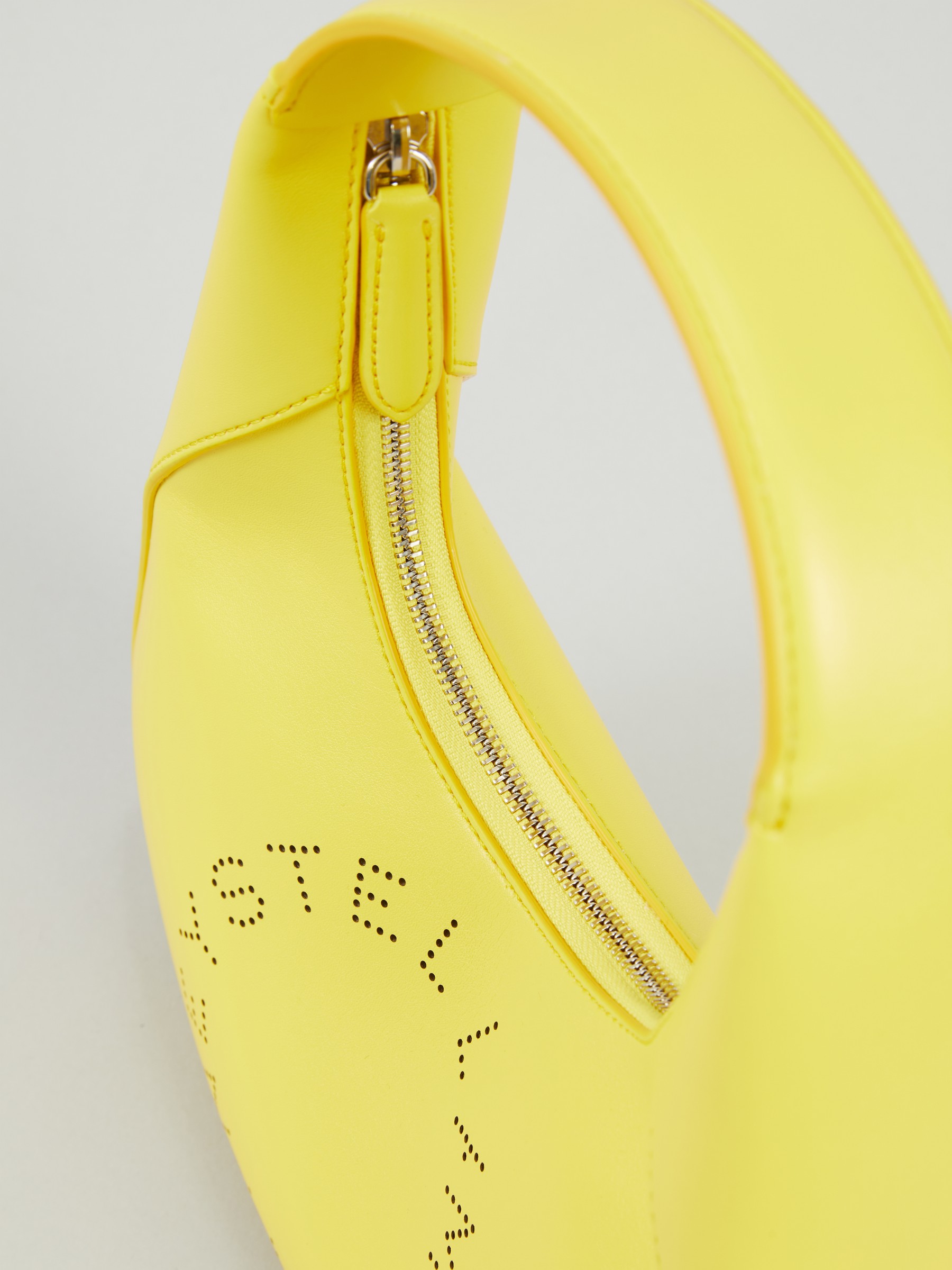 Stella McCartney Handtasche Small Shoulder Bag Logo Gelb in Gelb Damen Taschen Taschen mit Griff 