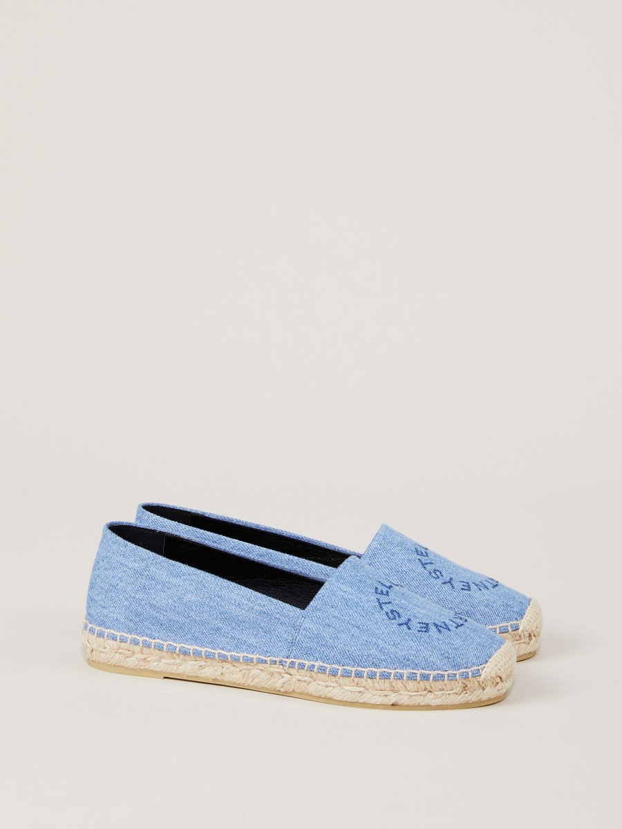 Damen Schuhe Flache Schuhe Espadrilles und Sandalen Stella McCartney Denim Espadrille mit Logo-Prägung Blau in Blau 